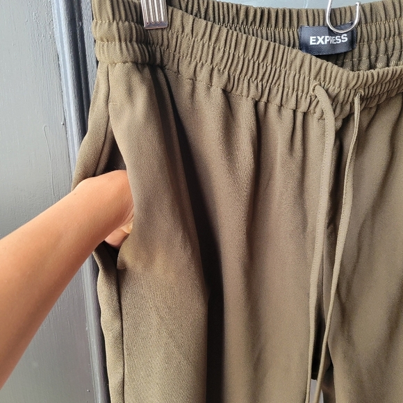 Express NWT Military Green Mid Rise Ankle Joggers Women’s Size XS - Picture 7 of 11